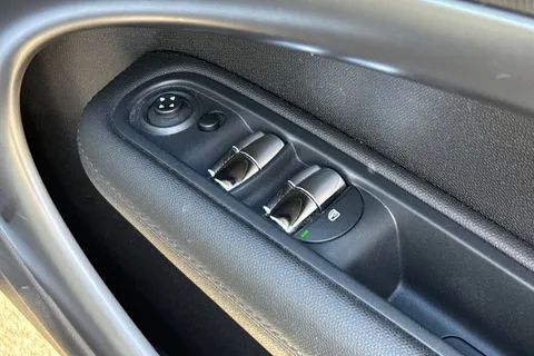 23 of 52 for Mini Countryman 2.0 Cooper SD Euro 5 (s/s) 5dr