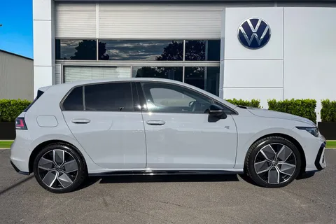 GM75AVB Volkswagen Golf 1.5 eTSI 150 Black Edition 5dr DSG **AREA VIEW - TECHNOLOGY PACKAGE** Thumbnail #4