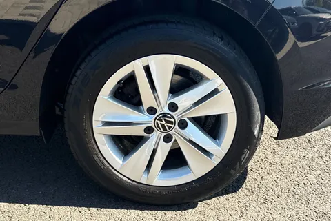 MJ71YPC Volkswagen Golf 2.0 TDI Life 5dr DSG Thumbnail #10