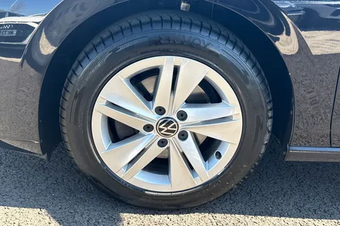 MJ71YPC Volkswagen Golf 2.0 TDI Life 5dr DSG Thumbnail #11