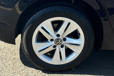 MJ71YPC Volkswagen Golf 2.0 TDI Life 5dr DSG Thumbnail #12