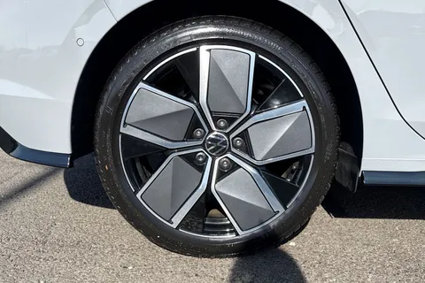 GM75AVB Volkswagen Golf 1.5 eTSI 150 Black Edition 5dr DSG **AREA VIEW - TECHNOLOGY PACKAGE** Thumbnail #11