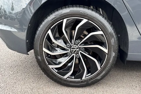 MD23XUH Volkswagen Golf 1.5 TSI Style Edition 5dr Thumbnail #11