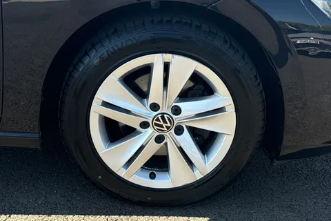 MJ71YPC Volkswagen Golf 2.0 TDI Life 5dr DSG Thumbnail #13