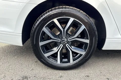 11 of 44 for VOLKSWAGEN PASSAT 2.0 TDI EVO SCR SEL 5dr