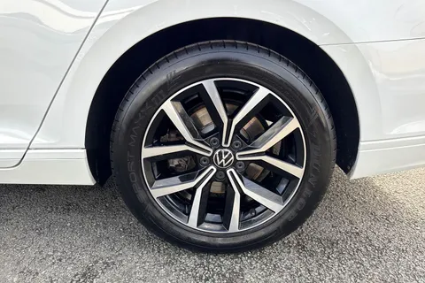 12 of 44 for VOLKSWAGEN PASSAT 2.0 TDI EVO SCR SEL 5dr