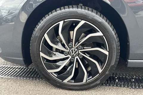 MD23XUH Volkswagen Golf 1.5 TSI Style Edition 5dr Thumbnail #13