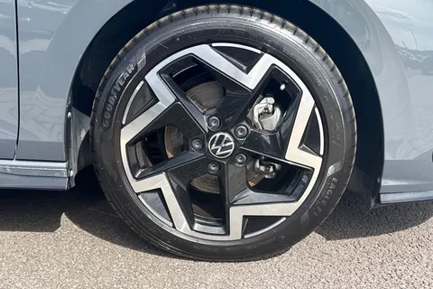 KR75XCE Volkswagen Golf 2.0 TDI 150 R-Line 5dr DSG **PAN ROOF + AREA VIEW** Thumbnail #13