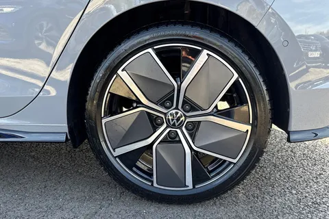 GM75AVB Volkswagen Golf 1.5 eTSI 150 Black Edition 5dr DSG **AREA VIEW - TECHNOLOGY PACKAGE** Thumbnail #14