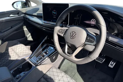 GM75AVB Volkswagen Golf 1.5 eTSI 150 Black Edition 5dr DSG **AREA VIEW - TECHNOLOGY PACKAGE** Thumbnail #15