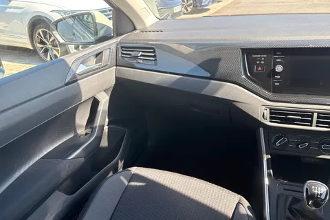 14 of 40 for Volkswagen Polo 1.0 EVO Life Euro 6 (s/s) 5dr