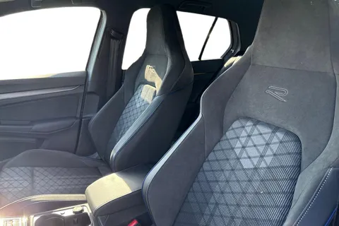 GM75AVB Volkswagen Golf 1.5 eTSI 150 Black Edition 5dr DSG **AREA VIEW - TECHNOLOGY PACKAGE** Thumbnail #17