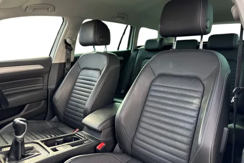 16 of 44 for VOLKSWAGEN PASSAT 2.0 TDI EVO SCR SEL 5dr