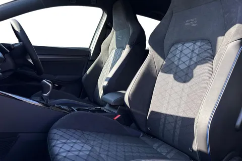  Volkswagen Golf 1.5 TSI Black Edition Euro 6 (s/s) 5dr Thumbnail #16