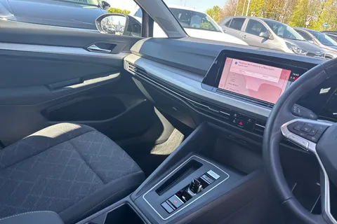 MJ71YPC Volkswagen Golf 2.0 TDI Life 5dr DSG Thumbnail #20