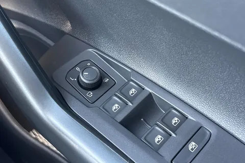 17 of 40 for Volkswagen Polo 1.0 EVO Life Euro 6 (s/s) 5dr