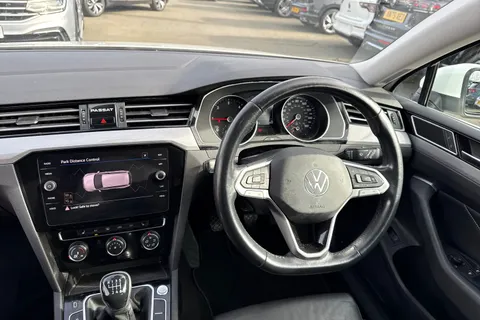 18 of 44 for VOLKSWAGEN PASSAT 2.0 TDI EVO SCR SEL 5dr