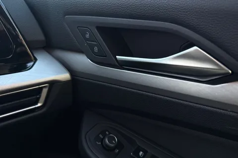 MJ71YPC Volkswagen Golf 2.0 TDI Life 5dr DSG Thumbnail #21