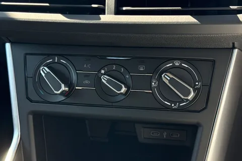 18 of 40 for Volkswagen Polo 1.0 EVO Life Euro 6 (s/s) 5dr