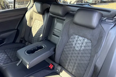  Volkswagen Golf 1.5 TSI Black Edition Euro 6 (s/s) 5dr Thumbnail #19