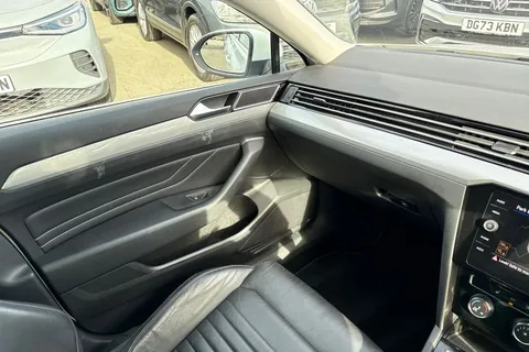 20 of 44 for VOLKSWAGEN PASSAT 2.0 TDI EVO SCR SEL 5dr