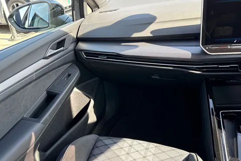 GM75AVB Volkswagen Golf 1.5 eTSI 150 Black Edition 5dr DSG **AREA VIEW - TECHNOLOGY PACKAGE** Thumbnail #21