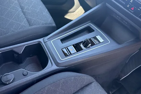 MJ71YPC Volkswagen Golf 2.0 TDI Life 5dr DSG Thumbnail #23