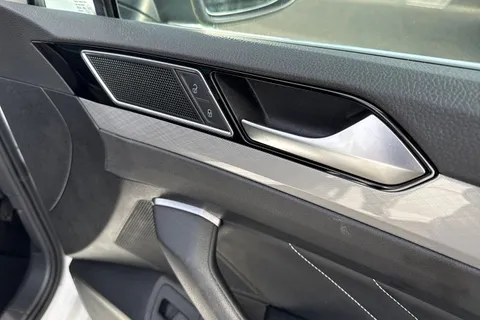 21 of 44 for VOLKSWAGEN PASSAT 2.0 TDI EVO SCR SEL 5dr