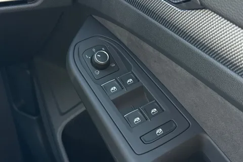 GM75AVB Volkswagen Golf 1.5 eTSI 150 Black Edition 5dr DSG **AREA VIEW - TECHNOLOGY PACKAGE** Thumbnail #22