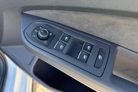  Volkswagen Golf 1.5 TSI Black Edition Euro 6 (s/s) 5dr Thumbnail #21