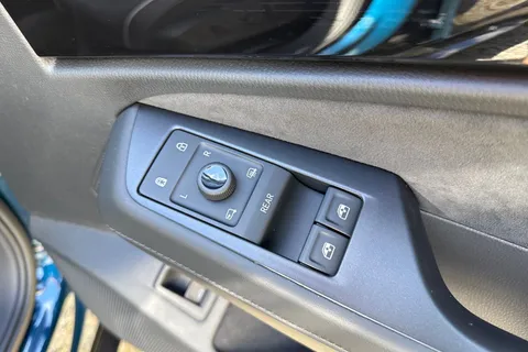  Volkswagen Id.7 Pro 77kWh Match Plus Fastback Auto 5dr Thumbnail #21