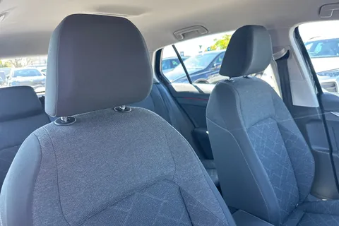 MJ71YPC Volkswagen Golf 2.0 TDI Life 5dr DSG Thumbnail #24