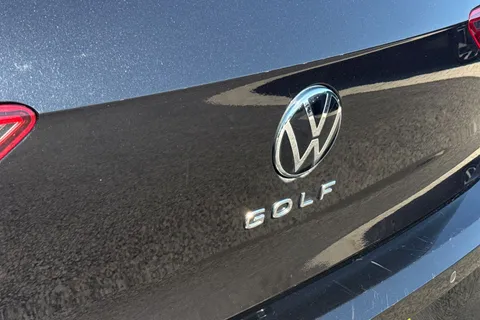 MJ71YPC Volkswagen Golf 2.0 TDI Life 5dr DSG Thumbnail #25