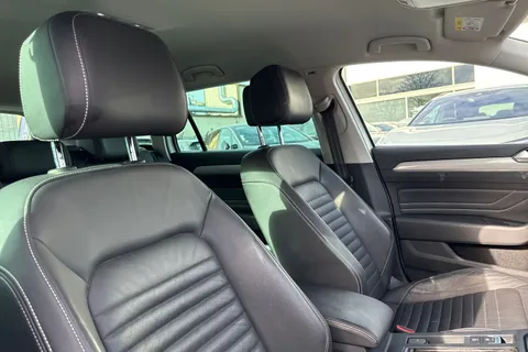 24 of 44 for VOLKSWAGEN PASSAT 2.0 TDI EVO SCR SEL 5dr