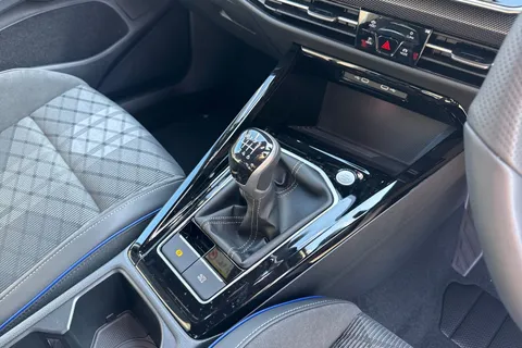  Volkswagen Golf 1.5 TSI Black Edition Euro 6 (s/s) 5dr Thumbnail #23