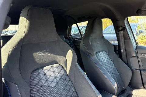 GM75AVB Volkswagen Golf 1.5 eTSI 150 Black Edition 5dr DSG **AREA VIEW - TECHNOLOGY PACKAGE** Thumbnail #25