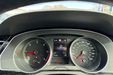 26 of 44 for VOLKSWAGEN PASSAT 2.0 TDI EVO SCR SEL 5dr