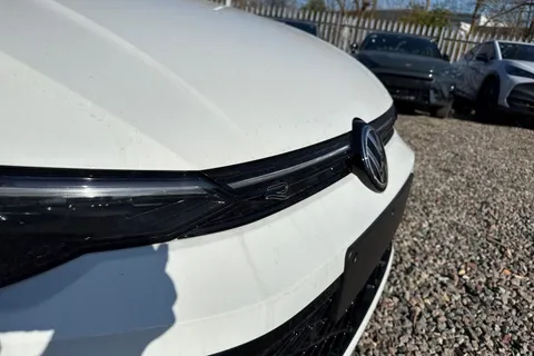  Volkswagen Golf 1.5 TSI Black Edition Euro 6 (s/s) 5dr Thumbnail #25