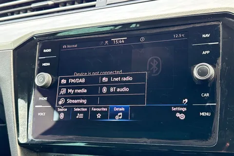 29 of 44 for VOLKSWAGEN PASSAT 2.0 TDI EVO SCR SEL 5dr