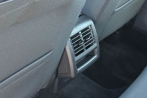 MJ71YPC Volkswagen Golf 2.0 TDI Life 5dr DSG Thumbnail #31