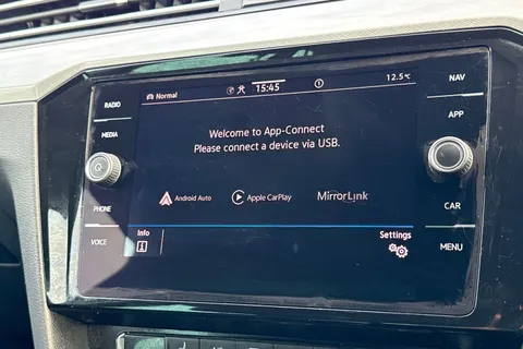 30 of 44 for VOLKSWAGEN PASSAT 2.0 TDI EVO SCR SEL 5dr