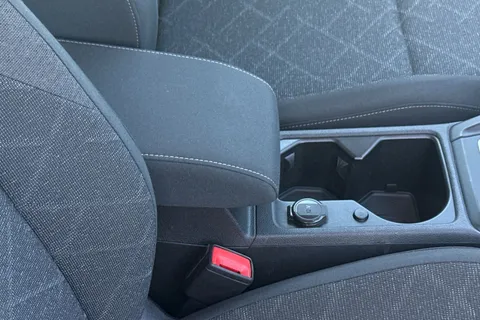 MJ71YPC Volkswagen Golf 2.0 TDI Life 5dr DSG Thumbnail #32