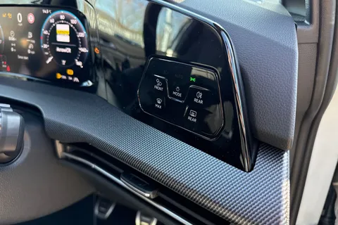  Volkswagen Golf 1.5 TSI Black Edition Euro 6 (s/s) 5dr Thumbnail #29