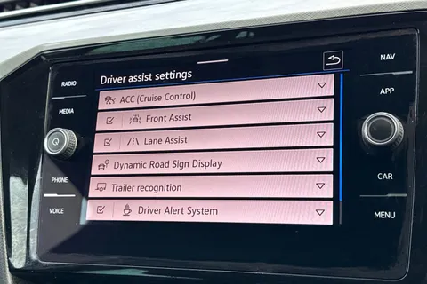 31 of 44 for VOLKSWAGEN PASSAT 2.0 TDI EVO SCR SEL 5dr