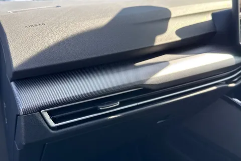 GM75AVB Volkswagen Golf 1.5 eTSI 150 Black Edition 5dr DSG **AREA VIEW - TECHNOLOGY PACKAGE** Thumbnail #32