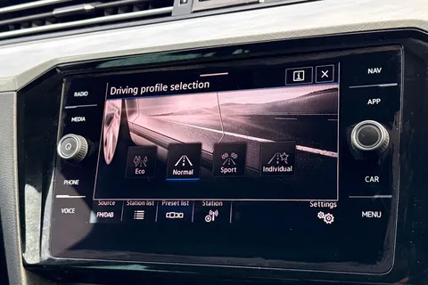 32 of 44 for VOLKSWAGEN PASSAT 2.0 TDI EVO SCR SEL 5dr