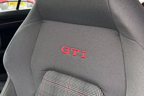 MD75DHX Volkswagen Golf 2.0 TSI 265 GTI 5dr DSG **PAN ROOF** Thumbnail #32