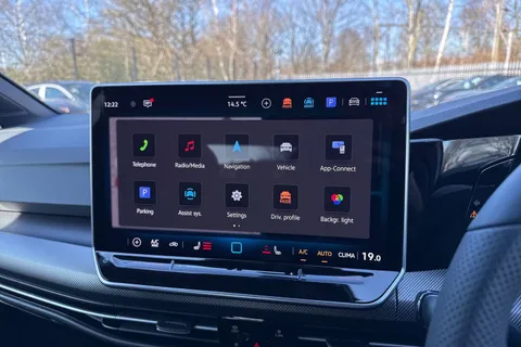  Volkswagen Golf 1.5 TSI Black Edition Euro 6 (s/s) 5dr Thumbnail #36