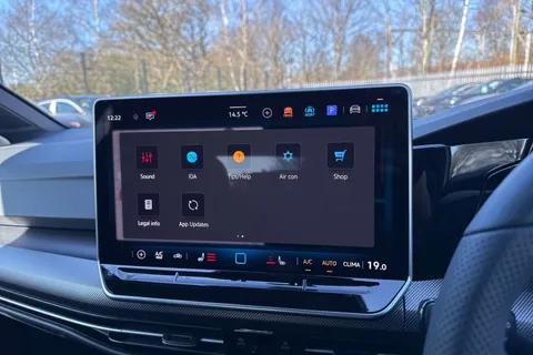  Volkswagen Golf 1.5 TSI Black Edition Euro 6 (s/s) 5dr Thumbnail #37