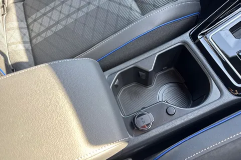 GM75AVB Volkswagen Golf 1.5 eTSI 150 Black Edition 5dr DSG **AREA VIEW - TECHNOLOGY PACKAGE** Thumbnail #40